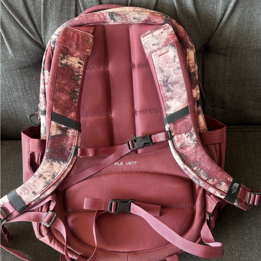 The North Face women’s Surge commuter laptop backpack. - Picture 2 of 9